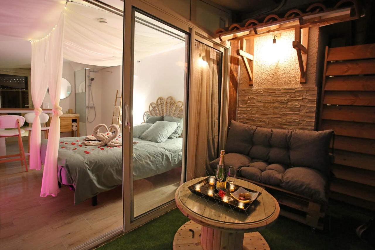 Lovina Chambre De Charme Avec Jaccuzi Velaux Kültér fotó