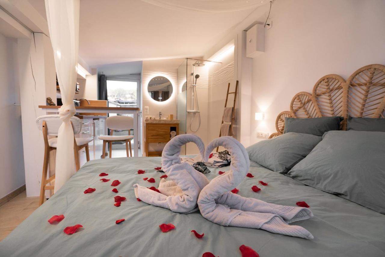 Lovina Chambre De Charme Avec Jaccuzi Velaux Kültér fotó
