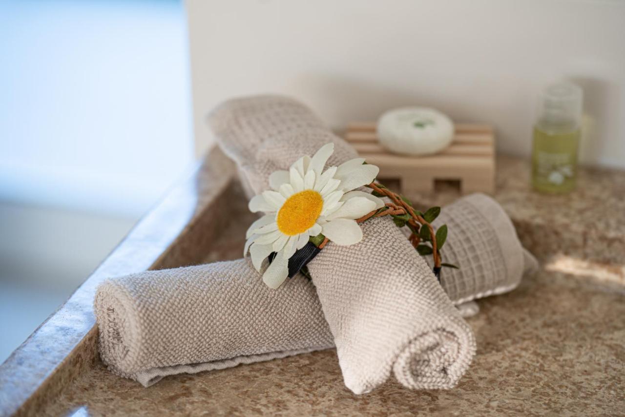 Lovina Chambre De Charme Avec Jaccuzi Velaux Kültér fotó