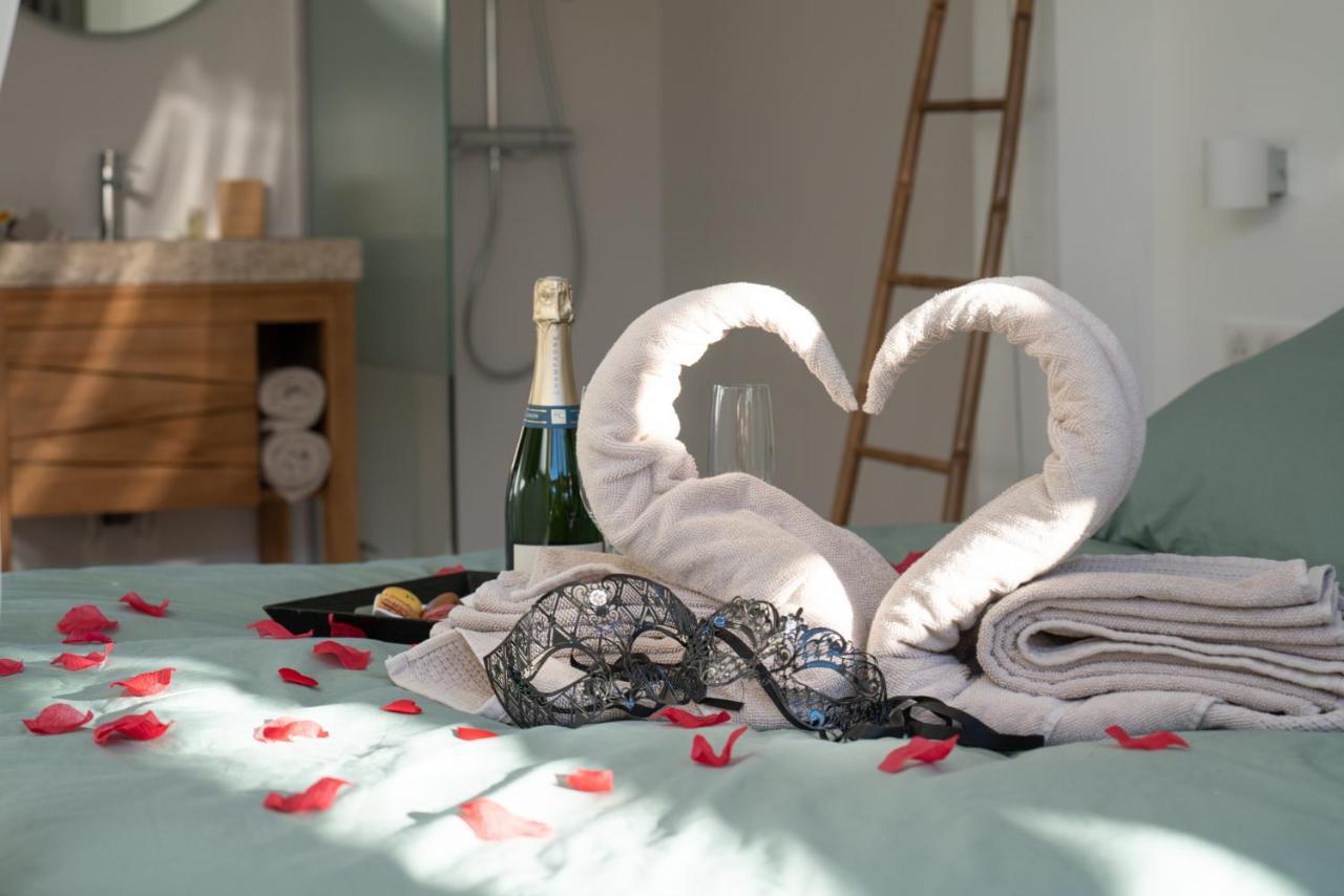 Lovina Chambre De Charme Avec Jaccuzi Velaux Kültér fotó