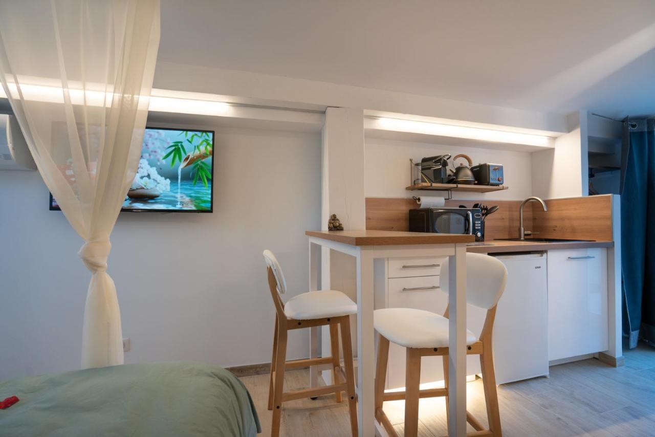 Lovina Chambre De Charme Avec Jaccuzi Velaux Kültér fotó