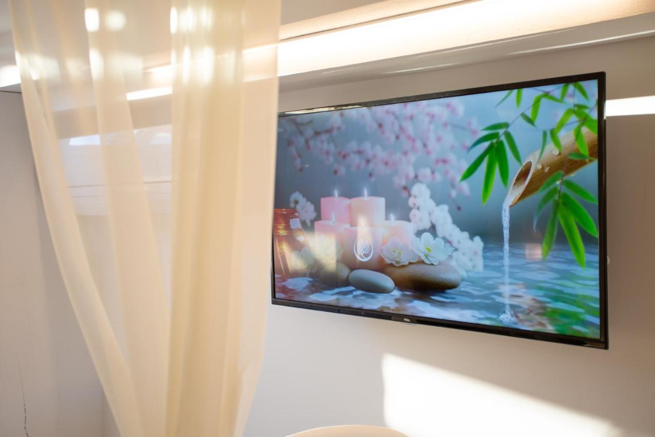 Lovina Chambre De Charme Avec Jaccuzi Velaux Kültér fotó